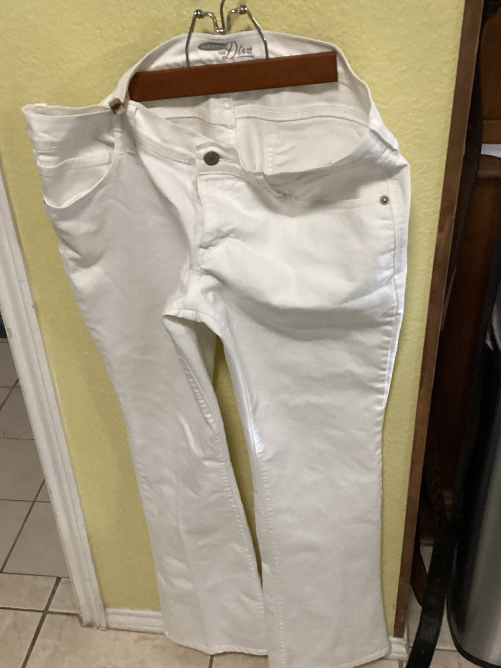 Old Navy White Straight-Leg Jeans for Women size 14 31 inseam